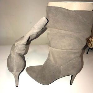 Heather gray size 8 heel boot